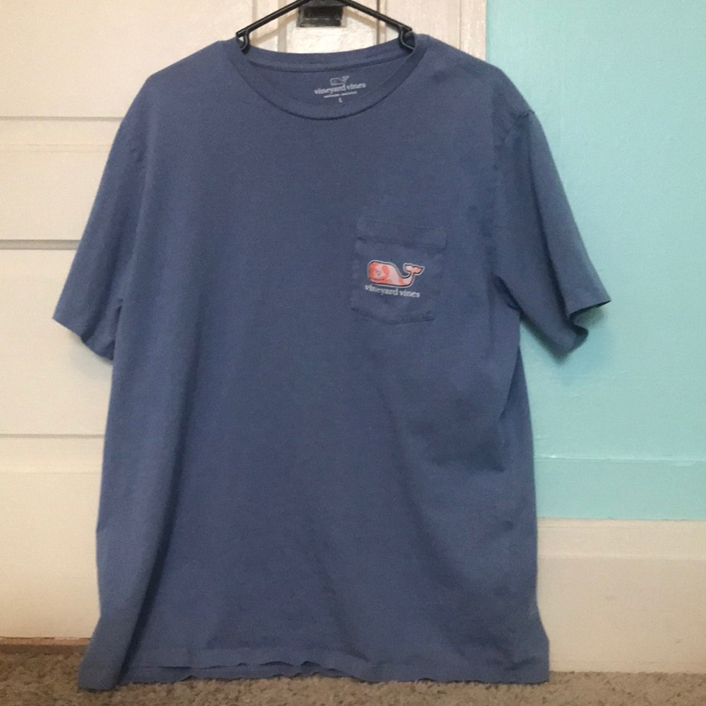 Vineyard vines t shirt